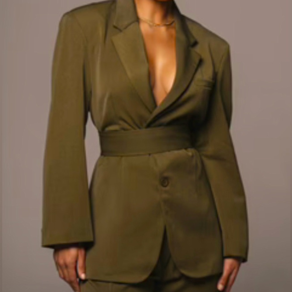 Jluxlabel NWT Structure blazer with belt. Sz L